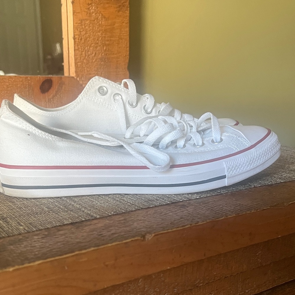 White size 9 converse Sneakers